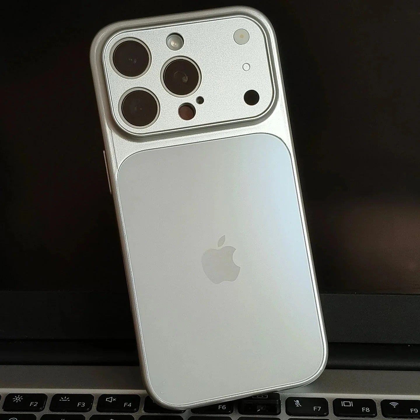 Mat metal MagSafe etui til iPhone