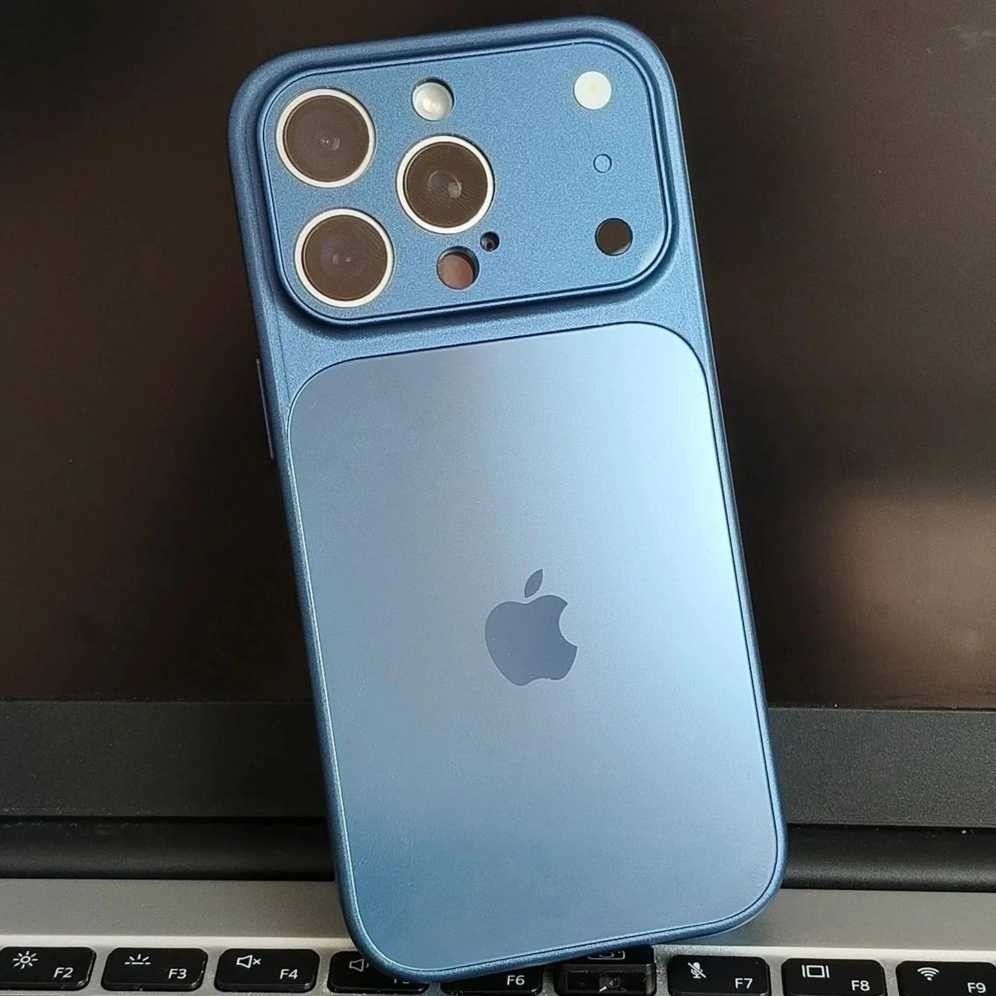 Mat metal MagSafe etui til iPhone
